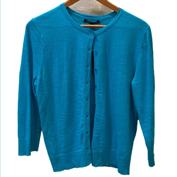 Cable and Gaige classic, small button, pearl neck cardigan. Bright blue. Size L - Picture 1 of 5